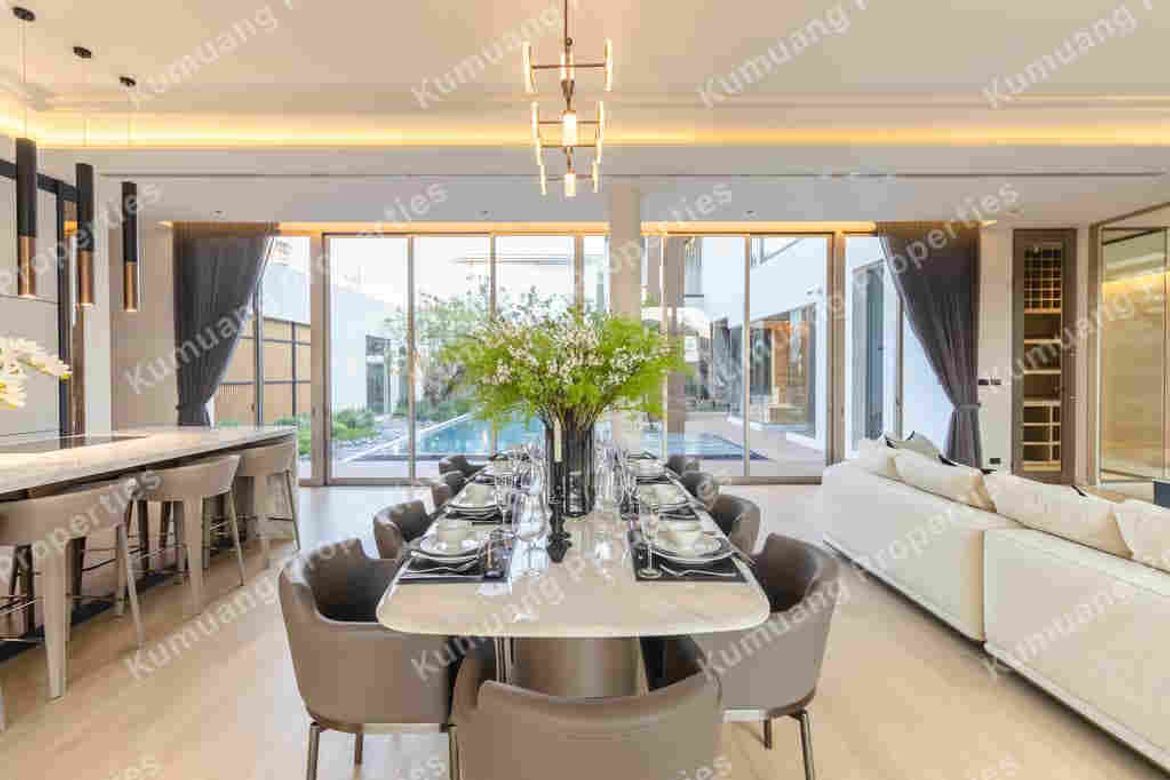 Luxury Home 5 Bedrooms in World Club Land Village