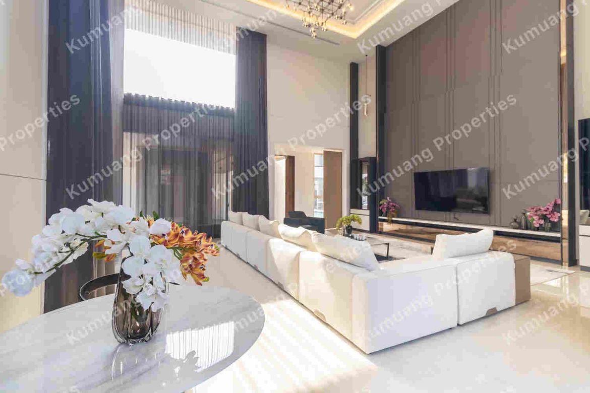 Luxury Home 5 Bedrooms in World Club Land Village