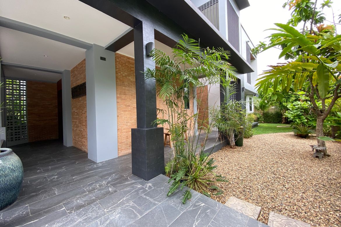 A pool villa with 3 bed for sale in Nam Phrae
