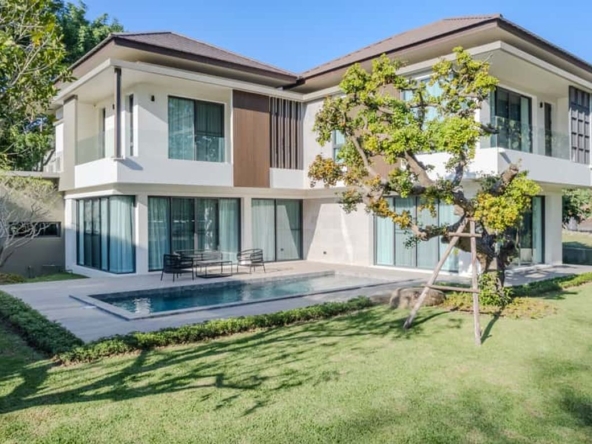 Luxury Villa with Private Pool for Sale in Summit Green Valley