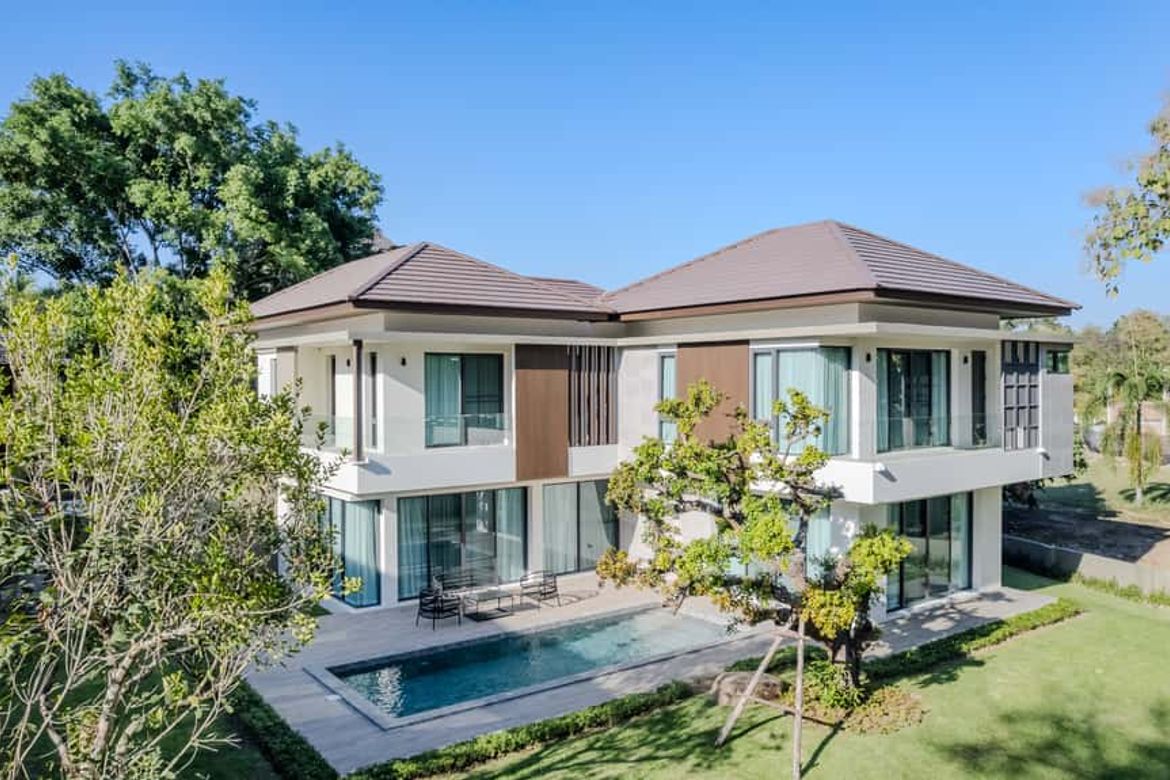 Luxury Villa with Private Pool for Sale in Summit Green Valley