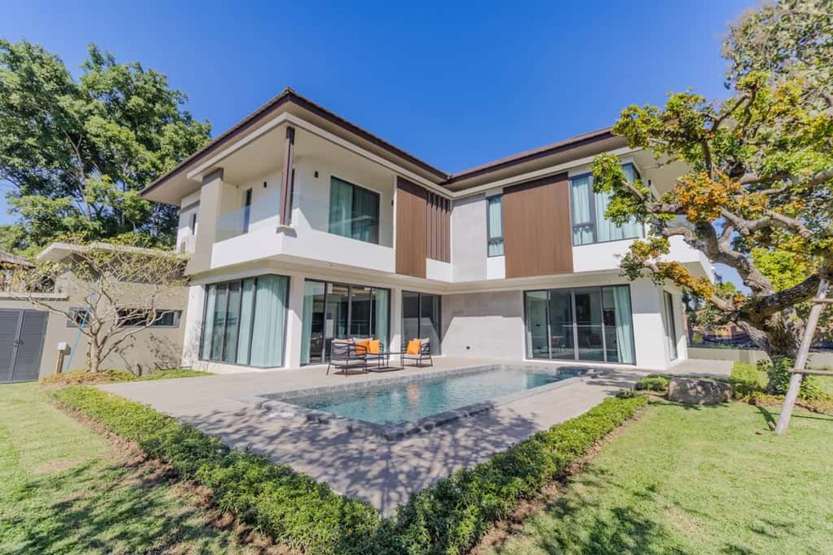 Luxury Villa with Private Pool for Sale in Summit Green Valley