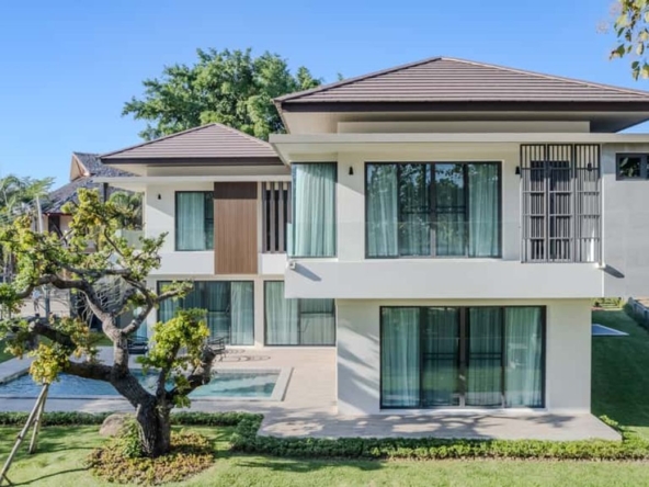 Luxury Villa with Private Pool for Sale in Summit Green Valley