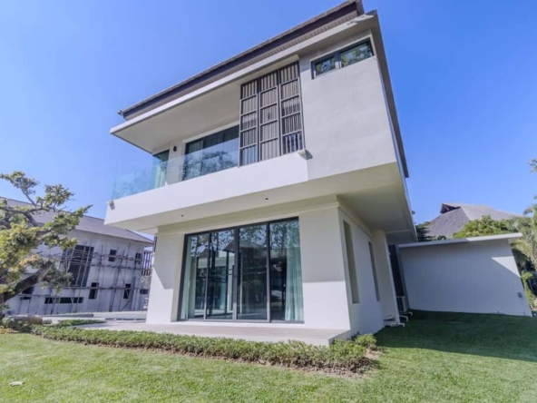 Luxury Villa with Private Pool for Sale in Summit Green Valley