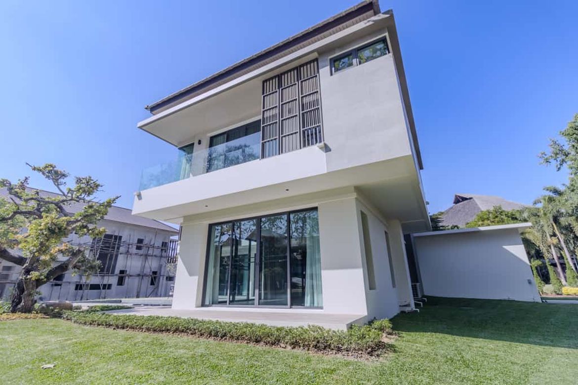 Luxury Villa with Private Pool for Sale in Summit Green Valley
