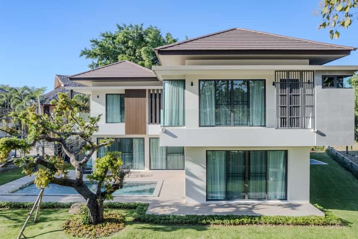 Luxury Villa with Private Pool for Sale in Summit Green Valley