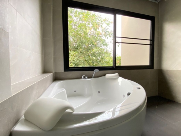 4 bed house for sale at The Green Valley Golf Course in Chiang Mai-P-PHS1014