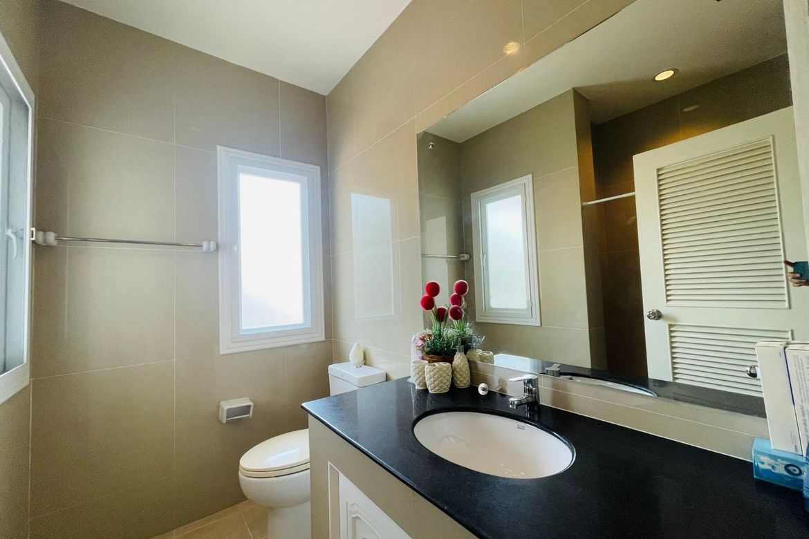 Luxury house for sale in the quality project The Urbana Chiang Mai.  Location: 700 Years Somphot Road