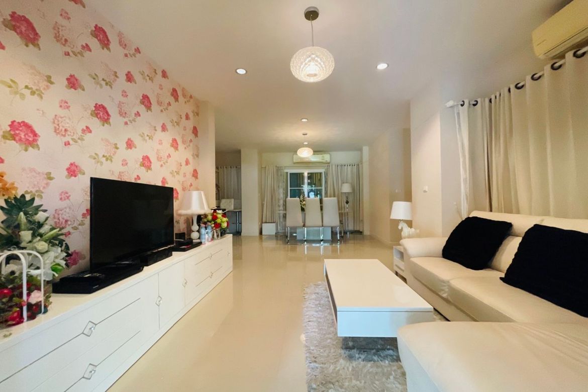 Luxury house for sale in the quality project The Urbana Chiang Mai.  Location: 700 Years Somphot Road