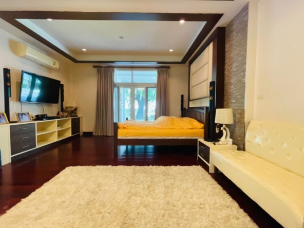 Luxury house for sale in the quality project The Urbana Chiang Mai.  Location: 700 Years Somphot Road