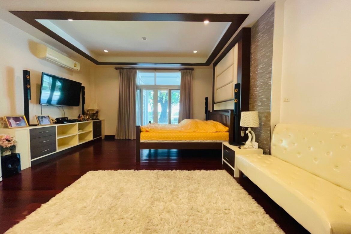 Luxury house for sale in the quality project The Urbana Chiang Mai.  Location: 700 Years Somphot Road