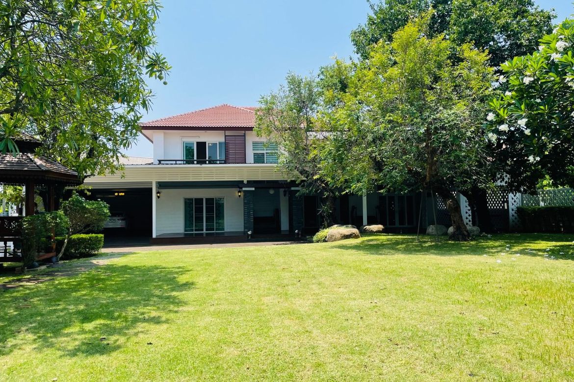 Luxury house for sale in the quality project The Urbana Chiang Mai.  Location: 700 Years Somphot Road