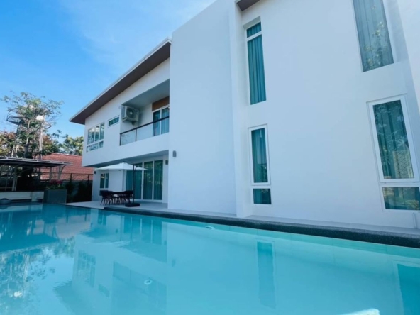 Luxurious detached house for sale