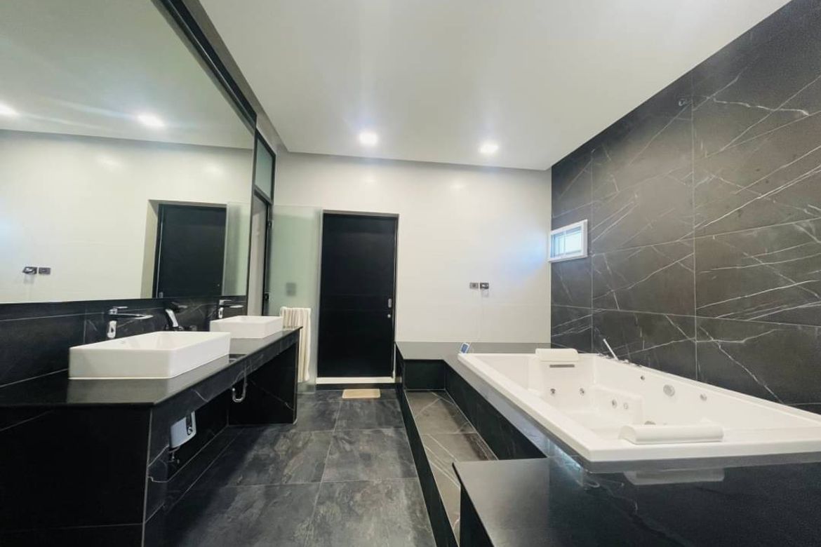 THE MINIMALUXE is different from all other residences within the development project. Created to foster a sense of zen- like calm