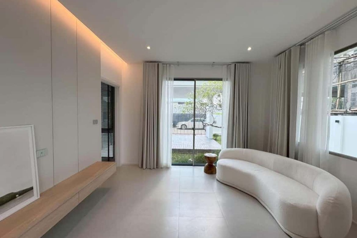 city location near the airport only 5 km. or travel from the airport in less than 10 minutes.-KMP-018547D