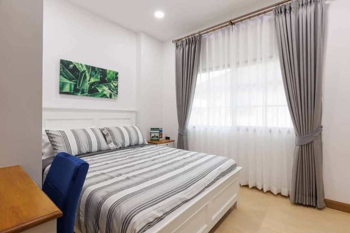 5 bedrooms