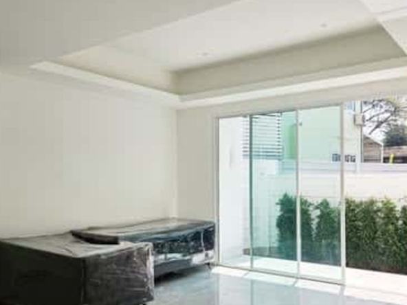 just 8 minutes from Maya Mall-KMP-HSMC8703D