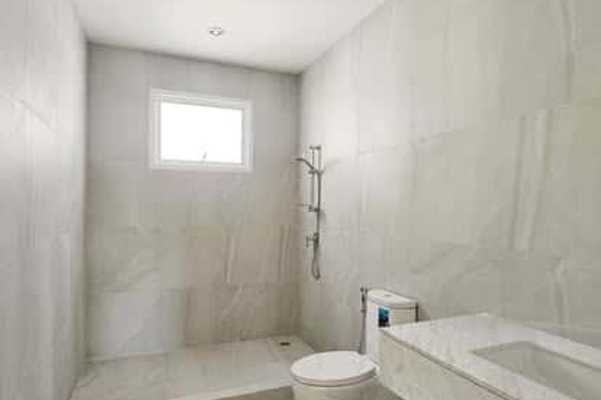 just 8 minutes from Maya Mall-KMP-HSMC8703D