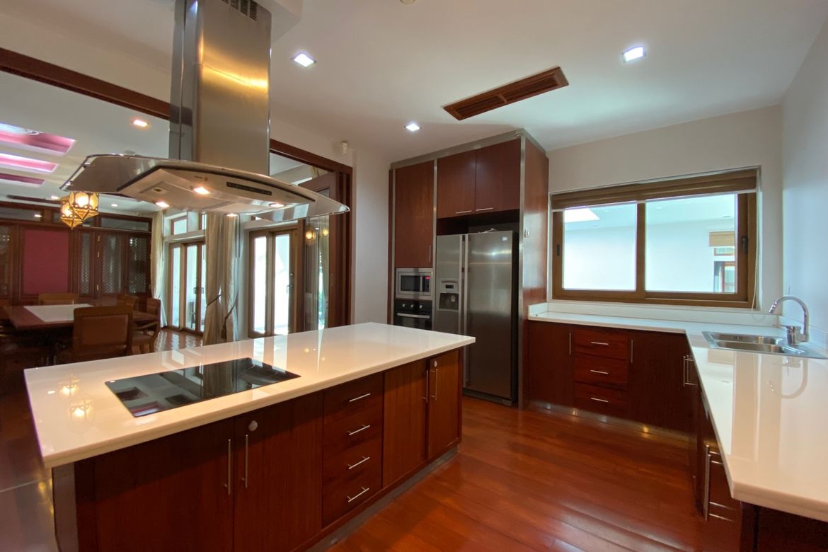 Luxurious home with private pool for sale in Hang Dong