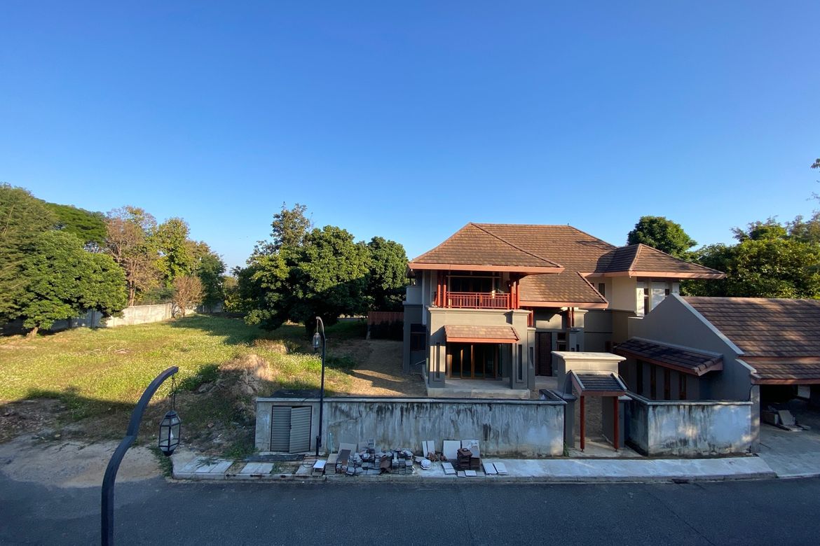 Luxurious home with private pool for sale in Hang Dong