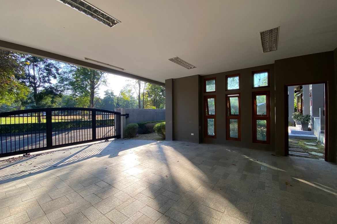 Luxurious home with private pool for sale in Hang Dong