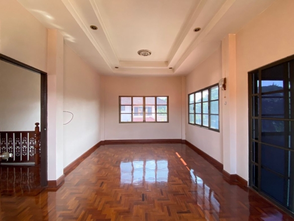 A family home 4 bed for sale in Muang Chiang Mai-P-PHS1055