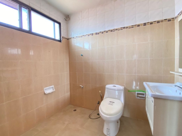 A family home 4 bed for sale in Muang Chiang Mai-P-PHS1055