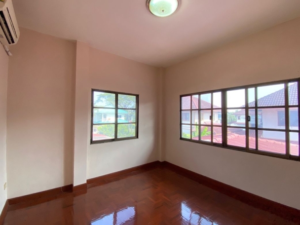 A family home 4 bed for sale in Muang Chiang Mai-P-PHS1055