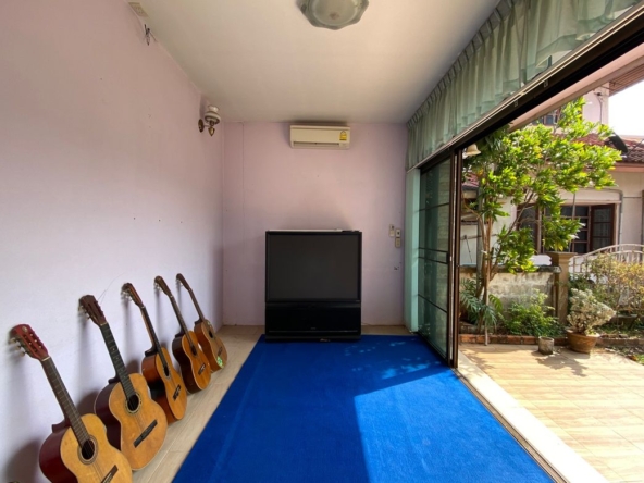 A family home 4 bed for sale in Muang Chiang Mai-P-PHS1055