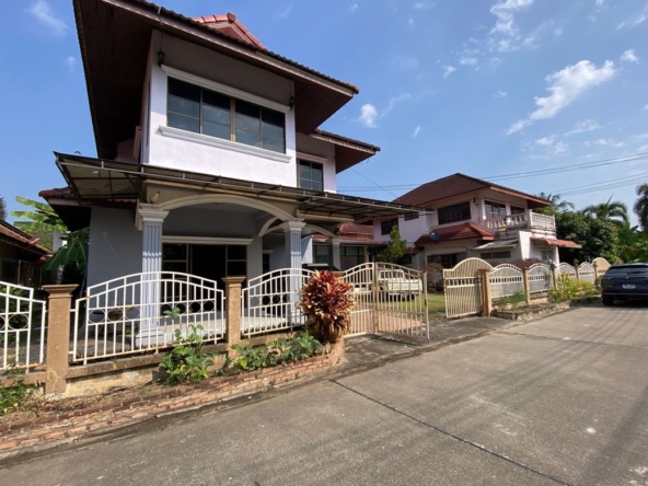 A family home 4 bed for sale in Muang Chiang Mai-P-PHS1055