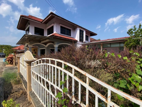 A family home 4 bed for sale in Muang Chiang Mai-P-PHS1055