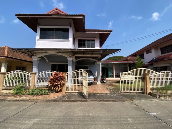 A family home 4 bed for sale in Muang Chiang Mai-P-PHS1055