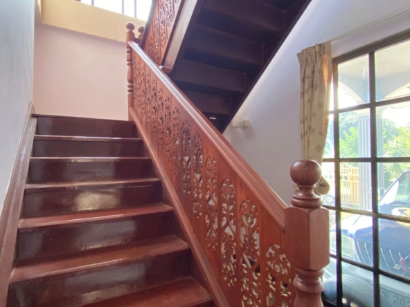 A family home 4 bed for sale in Muang Chiang Mai-P-PHS1055