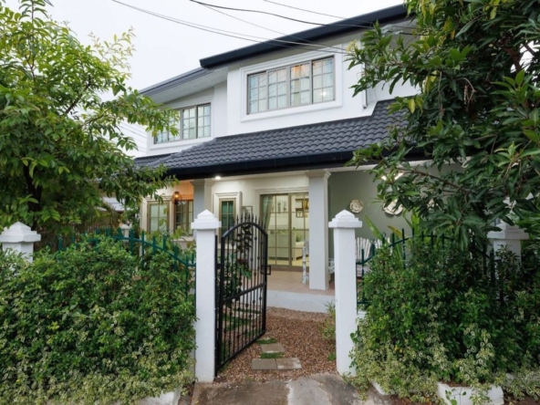 Beautifully Landscaped 5 Bedroom House for Sale in Hang Dong-P-PHS1103