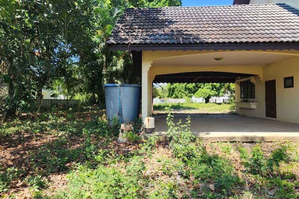 Large plot for sale with a house close to Chiang Mai Airport