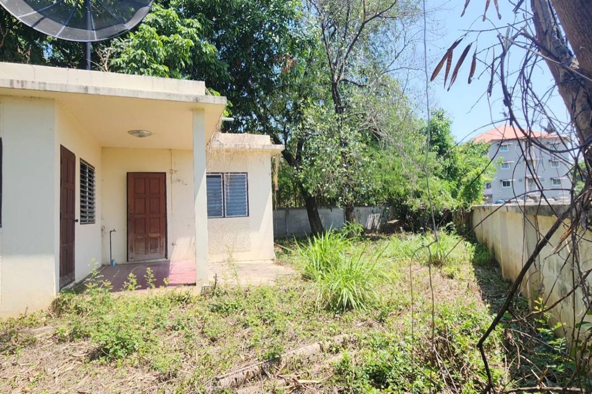 Large plot for sale with a house close to Chiang Mai Airport
