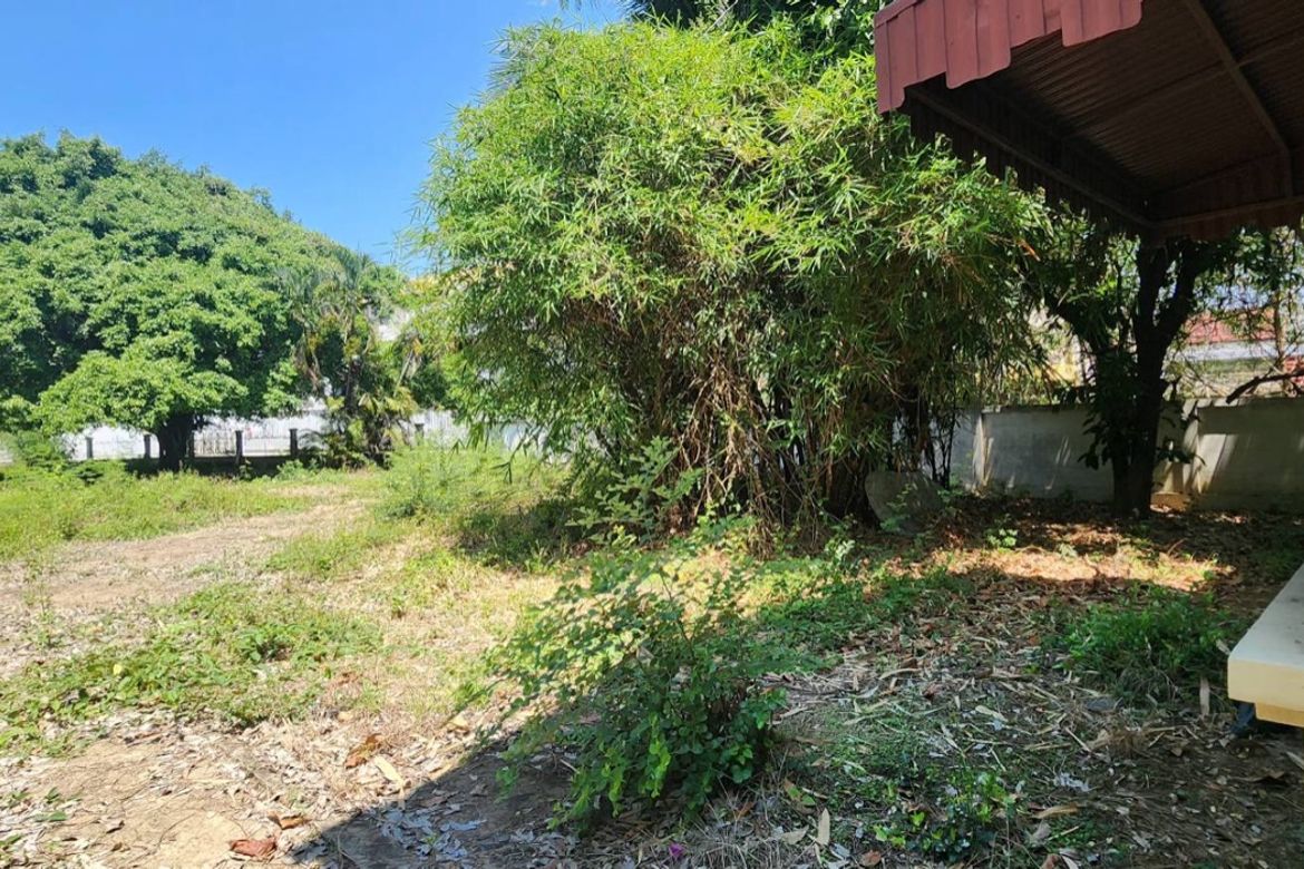Large plot for sale with a house close to Chiang Mai Airport
