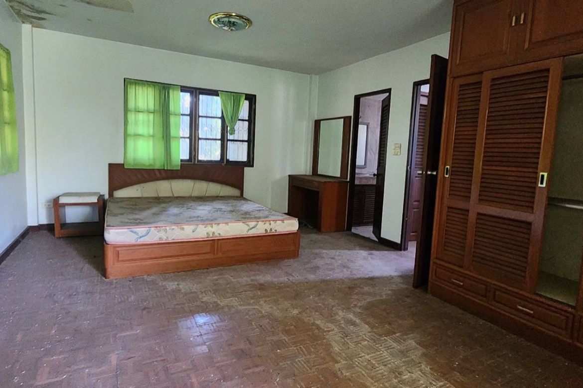 Large plot for sale with a house close to Chiang Mai Airport