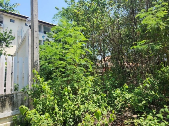Large plot for sale with a house close to Chiang Mai Airport