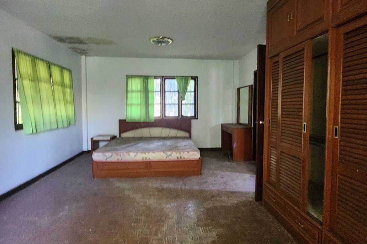 Large plot for sale with a house close to Chiang Mai Airport