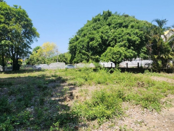 Large plot for sale with a house close to Chiang Mai Airport