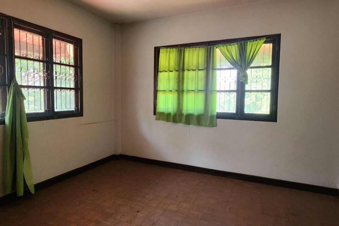 Large plot for sale with a house close to Chiang Mai Airport