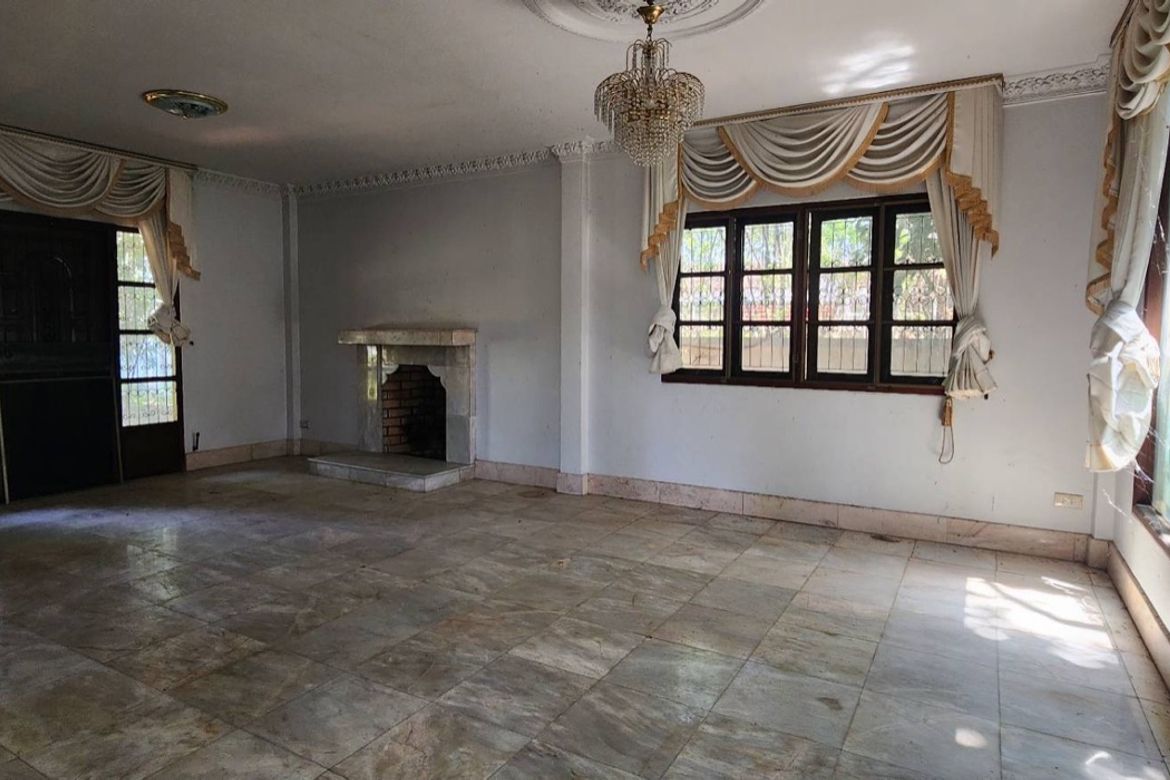 Large plot for sale with a house close to Chiang Mai Airport