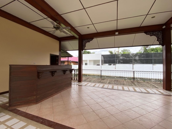 6 bed house for sale in Muang