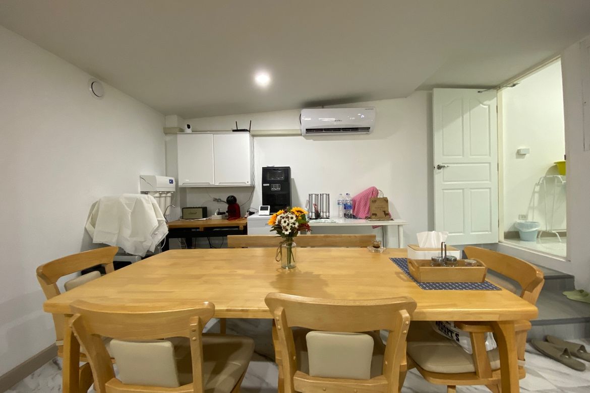 Modern Pool Villa with Mountain Views and Smart Home Features in San Sai