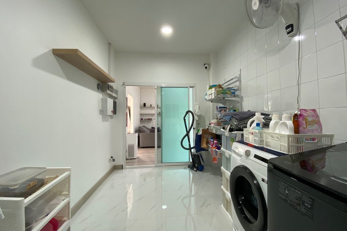 Modern Pool Villa with Mountain Views and Smart Home Features in San Sai