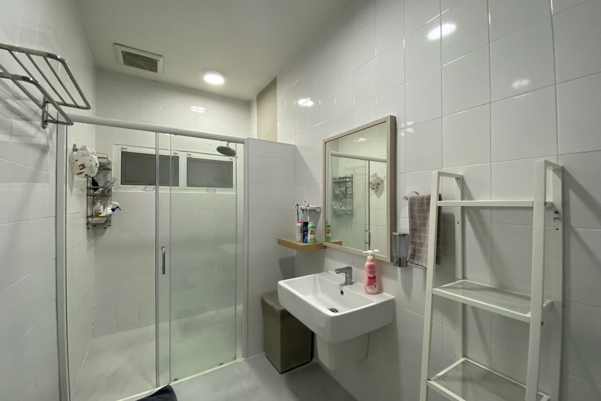 Modern Pool Villa with Mountain Views and Smart Home Features in San Sai
