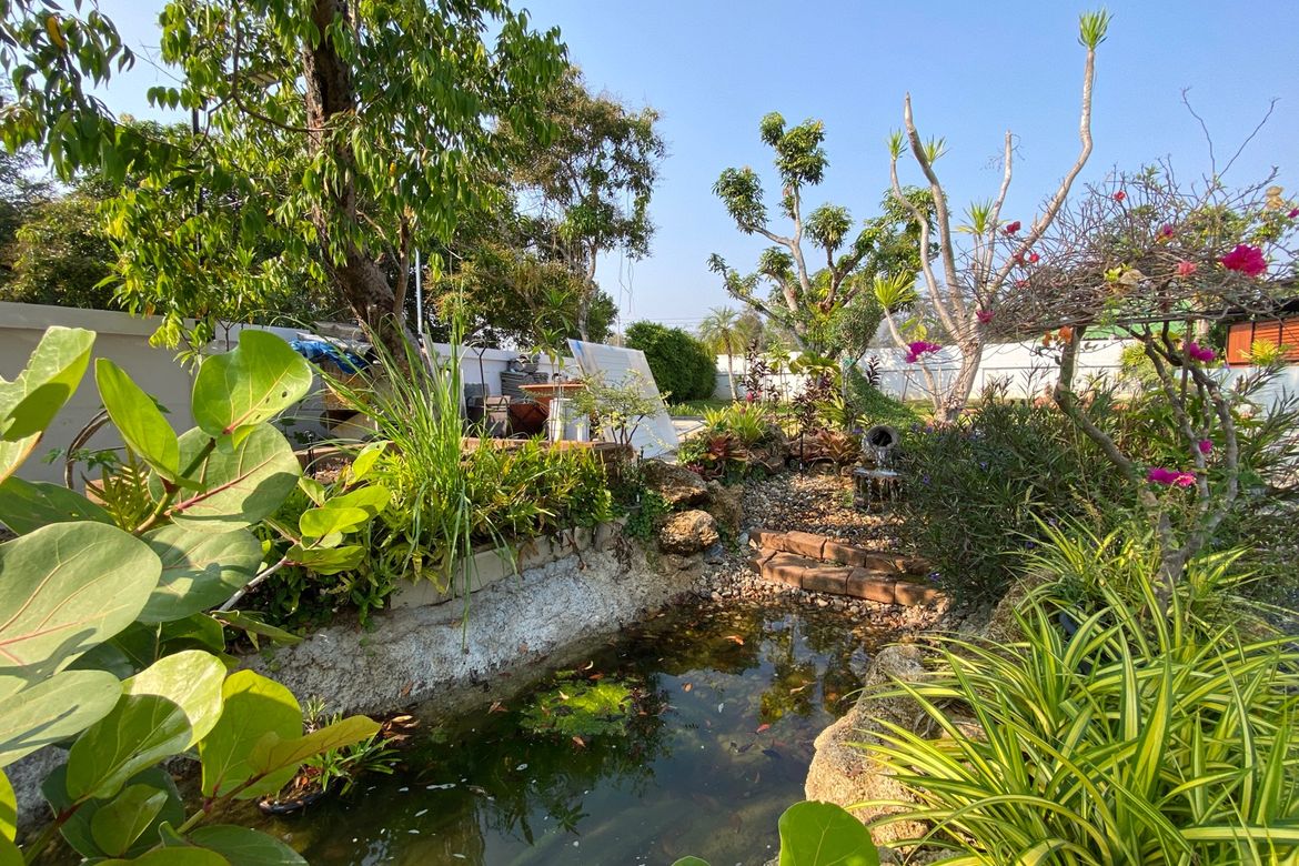 Modern Pool Villa with Mountain Views and Smart Home Features in San Sai