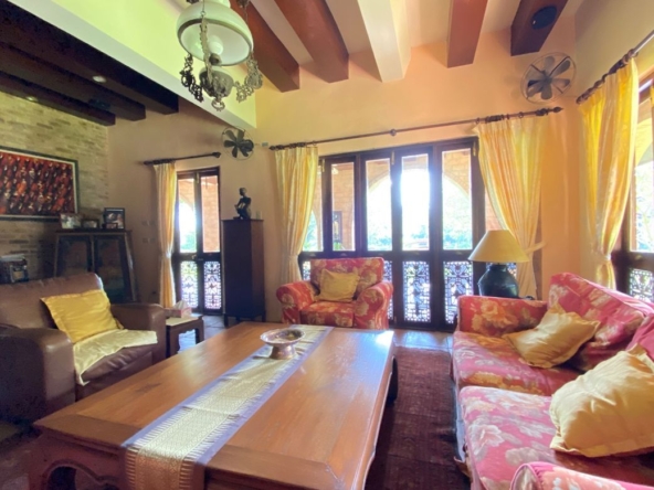 Luxurious 6 Bedroom Pool Villa in Mae Jo