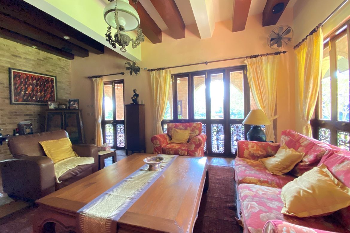 Luxurious 6 Bedroom Pool Villa in Mae Jo